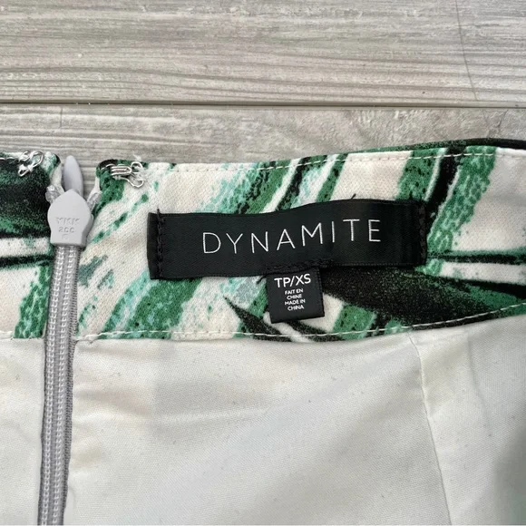 Dynamite Palm Print Tropical Shorts - Picture 6 of 8